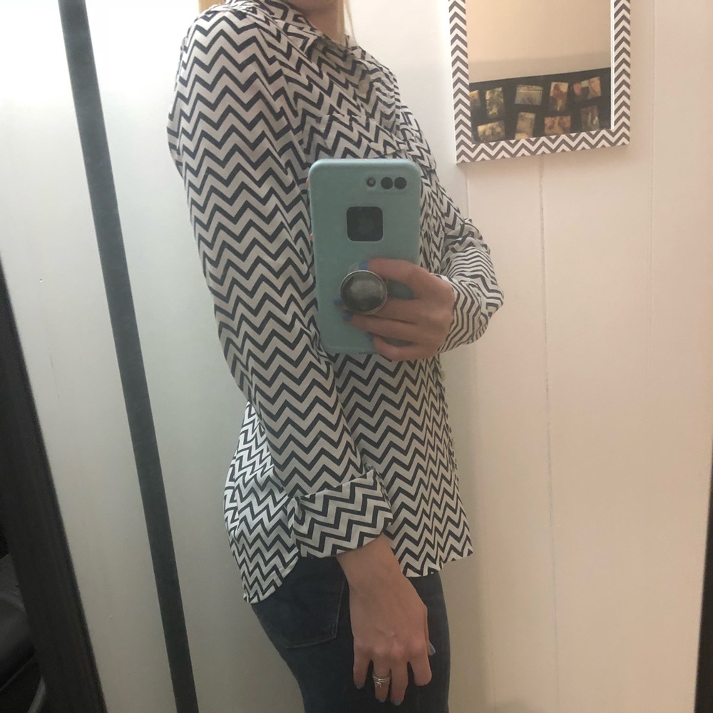 Chevron black and white top